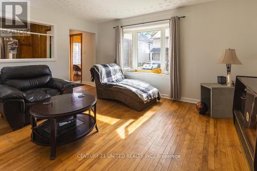 568 Paterson Street, Peterborough (Otonabee), ON - Indoor Photo Showing Living Room