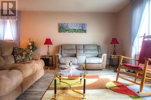 28 Rickwood Place, St. Thomas, ON - Indoor Photo Showing Living Room