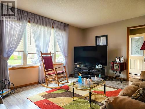 28 Rickwood Place, St. Thomas, ON - Indoor Photo Showing Living Room