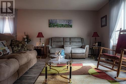 28 Rickwood Place, St. Thomas, ON - Indoor Photo Showing Living Room