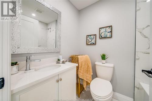 1454 Aubin, Windsor, ON - Indoor Photo Showing Bathroom