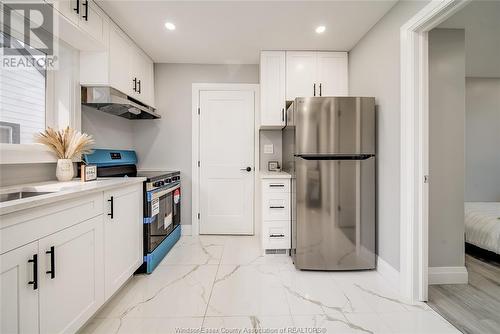 1454 Aubin, Windsor, ON - Indoor Photo Showing Kitchen