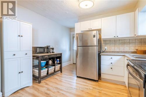 10 Welland Vale Road, St. Catharines, ON - Indoor Photo Showing Kitchen