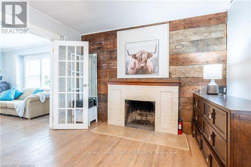 10 Welland Vale Road, St. Catharines, ON - Indoor Photo Showing Living Room With Fireplace