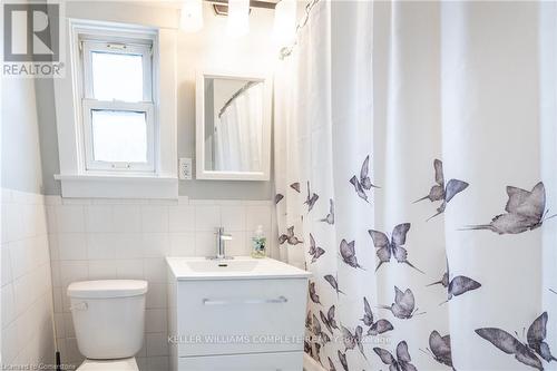 10 Welland Vale Road, St. Catharines, ON - Indoor Photo Showing Bathroom