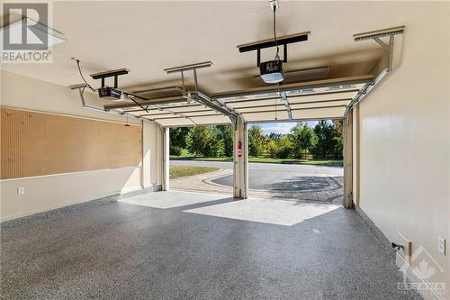 308 Shadehill Crescent, Ottawa, ON - Indoor Photo Showing Garage