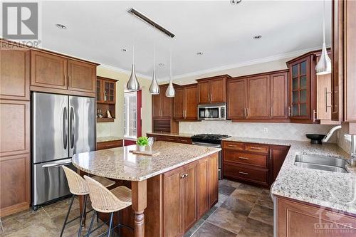 308 Shadehill Crescent, Ottawa, ON - Indoor Photo Showing Kitchen With Double Sink With Upgraded Kitchen