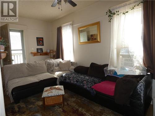 217-219 Belmont Street, Cornwall, ON - Indoor Photo Showing Living Room