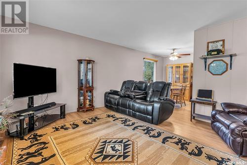 1901 Sommerfeld Avenue, Saskatoon, SK - Indoor Photo Showing Living Room