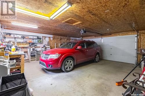 1901 Sommerfeld Avenue, Saskatoon, SK - Indoor Photo Showing Garage