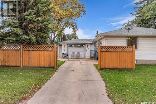 1901 Sommerfeld Avenue, Saskatoon, SK - Outdoor