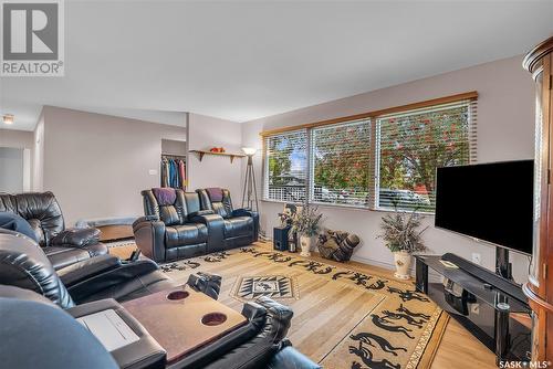 1901 Sommerfeld Avenue, Saskatoon, SK - Indoor Photo Showing Living Room