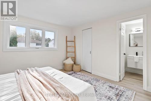 298 Waverly Street S, Oshawa (Vanier), ON - Indoor Photo Showing Bedroom