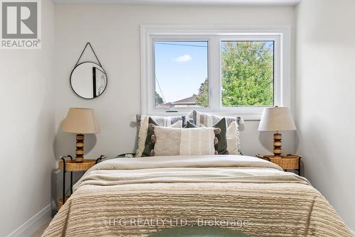 298 Waverly Street S, Oshawa (Vanier), ON - Indoor Photo Showing Bedroom