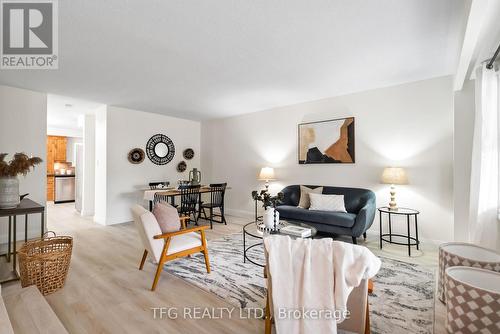 298 Waverly Street S, Oshawa (Vanier), ON - Indoor Photo Showing Living Room