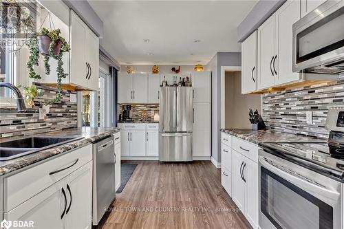 1197 Eldorado Avenue, Oshawa (Eastdale), ON - Indoor Photo Showing Kitchen With Double Sink With Upgraded Kitchen