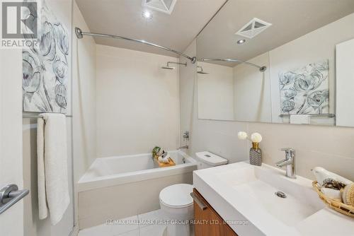 208 - 318 King Street E, Toronto, ON - Indoor Photo Showing Bathroom