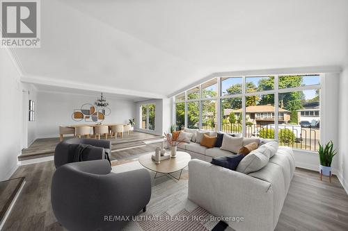 21 Christine Crescent, Toronto, ON - Indoor Photo Showing Living Room