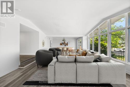 21 Christine Crescent, Toronto, ON - Indoor Photo Showing Living Room