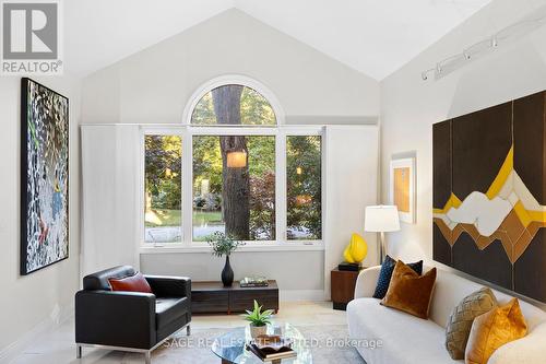 310 Westridge Drive, Vaughan, ON - Indoor Photo Showing Living Room