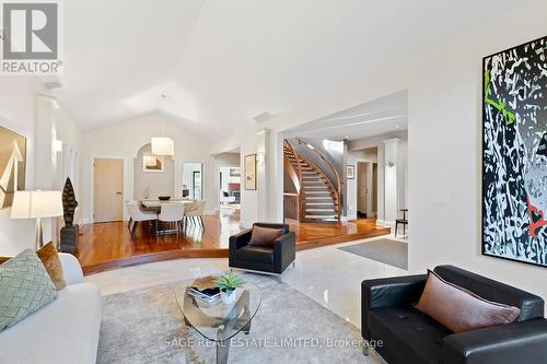 310 Westridge Drive, Vaughan, ON - Indoor Photo Showing Living Room