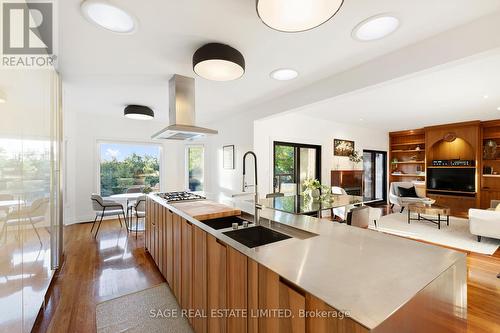 310 Westridge Drive, Vaughan, ON - Indoor Photo Showing Kitchen With Upgraded Kitchen