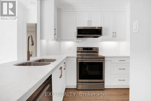 108 - 270 Davis Drive, Newmarket, ON - Indoor Photo Showing Kitchen With Double Sink