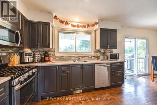 8732 Hwy 12, Oro-Medonte, ON - Indoor Photo Showing Kitchen With Upgraded Kitchen