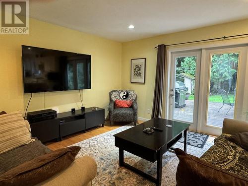 4933 Labelle Avenue, Terrace, BC - Indoor Photo Showing Living Room