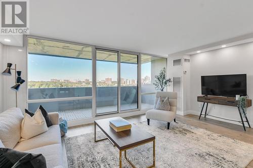 1612 - 260 Scarlett Road, Toronto, ON - Indoor Photo Showing Living Room