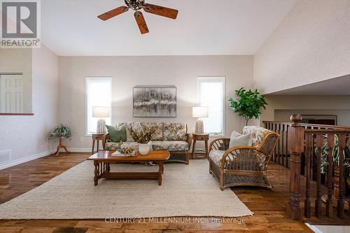 17 Abbey Road, Orangeville, ON - Indoor Photo Showing Living Room