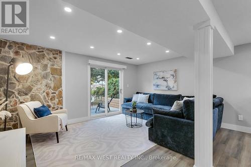 129 Mallard Crescent, Waterloo, ON - Indoor Photo Showing Living Room