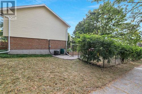 129 Mallard Crescent, Waterloo, ON - Outdoor