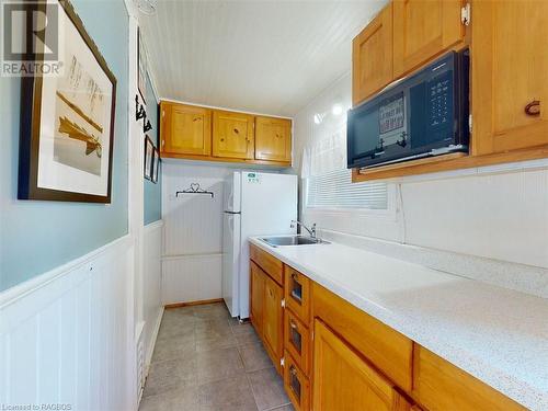 199 Mallory Beach Road, South Bruce Peninsula, ON - Indoor Photo Showing Kitchen