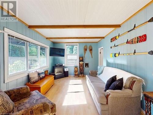 199 Mallory Beach Road, South Bruce Peninsula, ON - Indoor Photo Showing Living Room