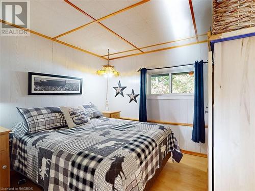 199 Mallory Beach Road, South Bruce Peninsula, ON - Indoor Photo Showing Bedroom