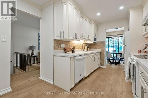 63 Springhouse Square, Toronto, ON - Indoor Photo Showing Kitchen