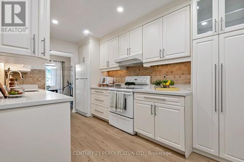 63 Springhouse Square, Toronto, ON - Indoor Photo Showing Kitchen