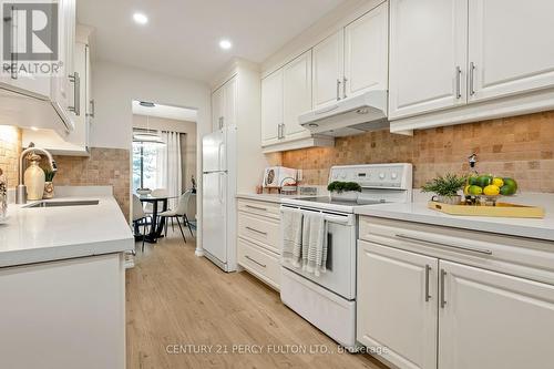 63 Springhouse Square, Toronto, ON - Indoor Photo Showing Kitchen