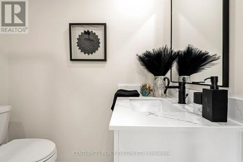 63 Springhouse Square, Toronto, ON - Indoor Photo Showing Bathroom