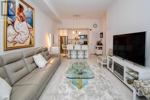 142 - 331 Broward Way, Innisfil, ON - Indoor Photo Showing Living Room