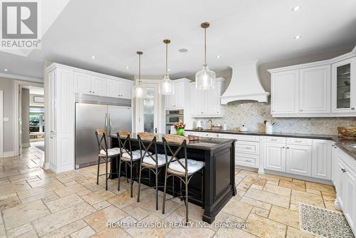 29 Grandview Crescent, Bradford West Gwillimbury, ON - Indoor Photo Showing Kitchen With Upgraded Kitchen