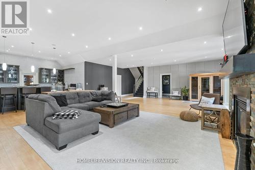 29 Grandview Crescent, Bradford West Gwillimbury, ON - Indoor Photo Showing Living Room