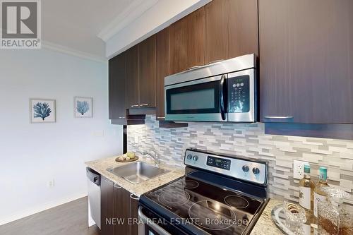 3408 - 385 Prince Of Wales Drive, Mississauga, ON - Indoor Photo Showing Kitchen With Upgraded Kitchen