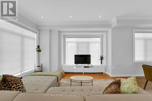 4753 Highway 7, Vaughan, ON - Indoor Photo Showing Living Room