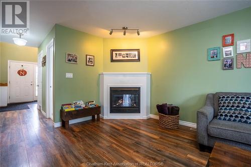 83 Smithfield Circle, Chatham, ON - Indoor Photo Showing Living Room With Fireplace