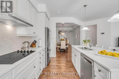 2473 Elder Lane, Oakville, ON - Indoor Photo Showing Kitchen With Double Sink With Upgraded Kitchen