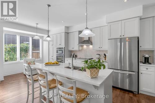 2473 Elder Lane, Oakville, ON - Indoor Photo Showing Kitchen With Upgraded Kitchen