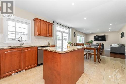 247 Lucinda Crescent, Ottawa, ON - Indoor Photo Showing Kitchen