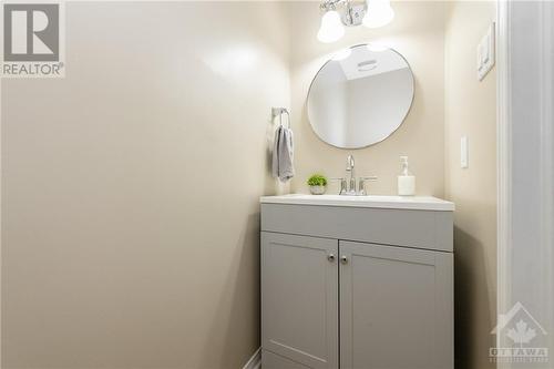 247 Lucinda Crescent, Ottawa, ON - Indoor Photo Showing Bathroom